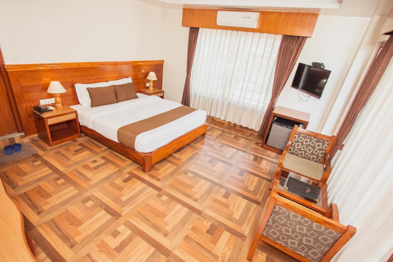 Mount View Pokhara Hotel Bagian luar foto