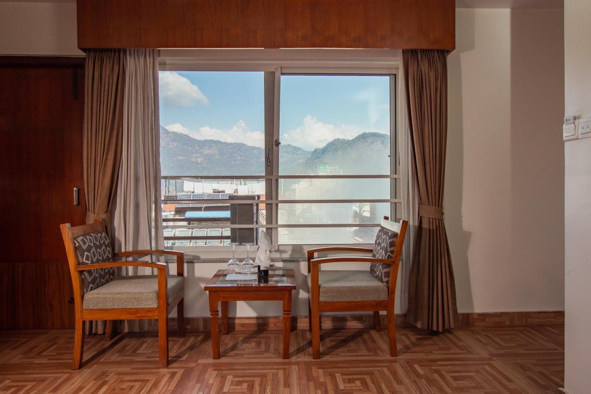 Mount View Pokhara Hotel Bagian luar foto