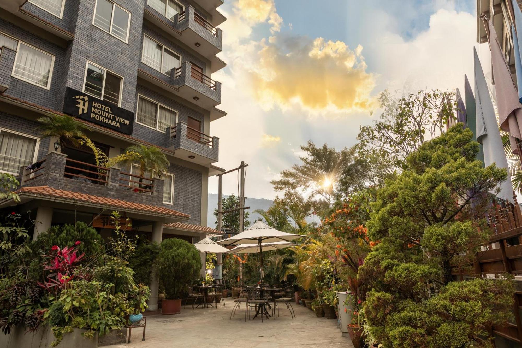 Mount View Pokhara Hotel Bagian luar foto