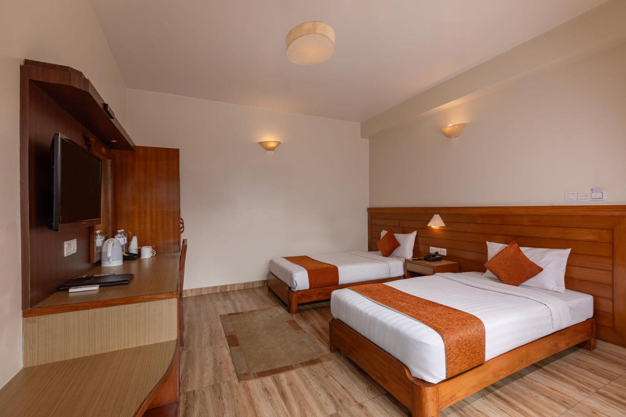 Mount View Pokhara Hotel Bagian luar foto
