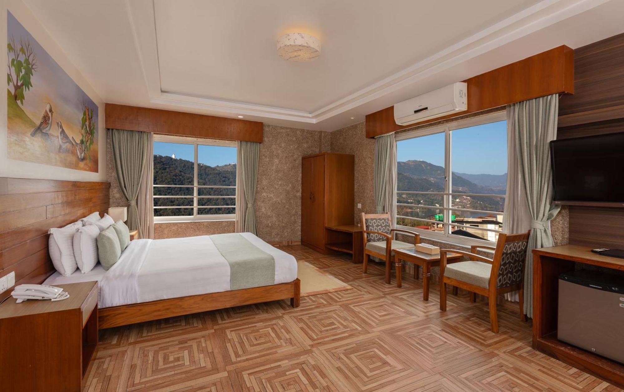 Mount View Pokhara Hotel Bagian luar foto