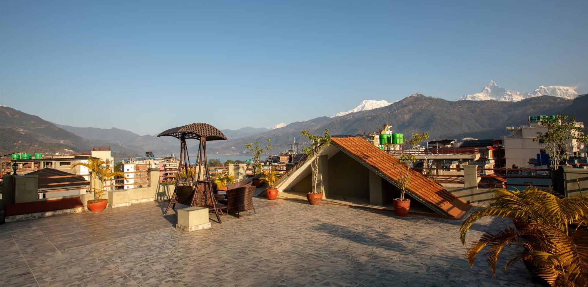 Mount View Pokhara Hotel Bagian luar foto