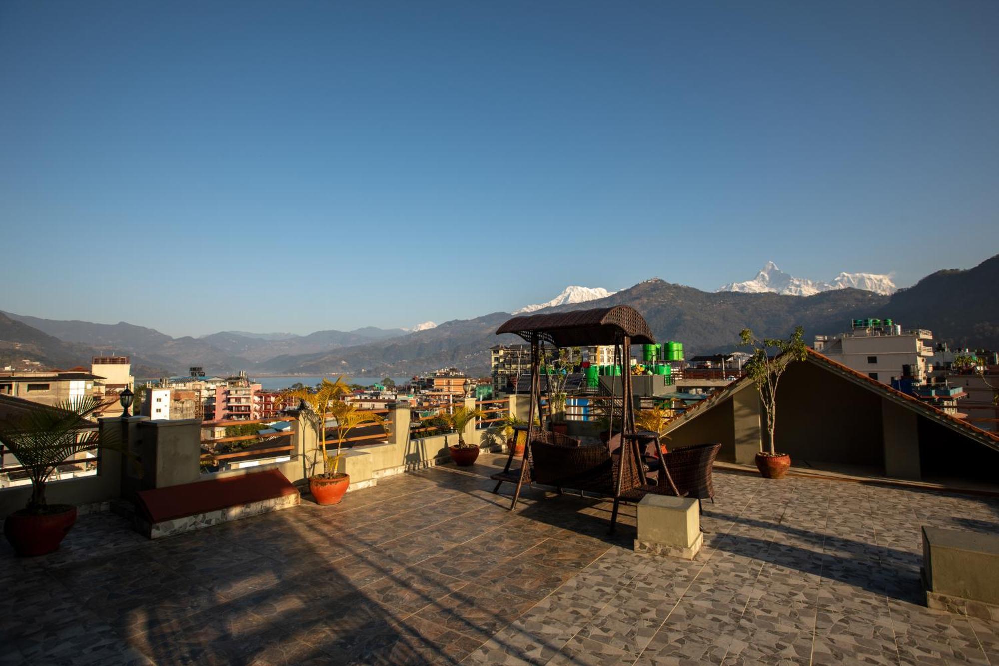 Mount View Pokhara Hotel Bagian luar foto