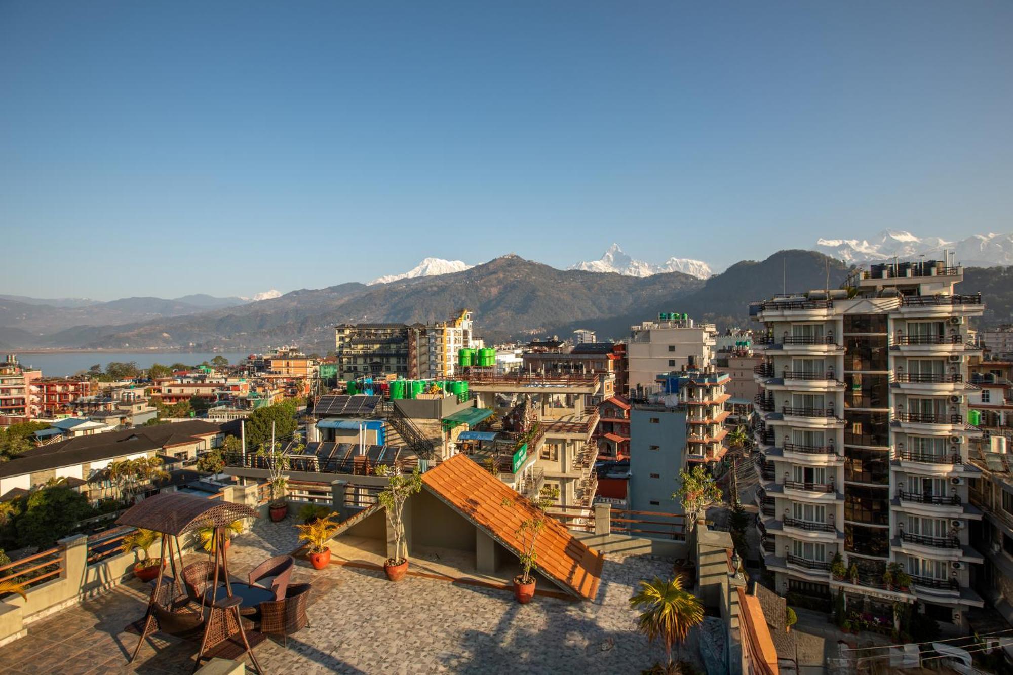 Mount View Pokhara Hotel Bagian luar foto