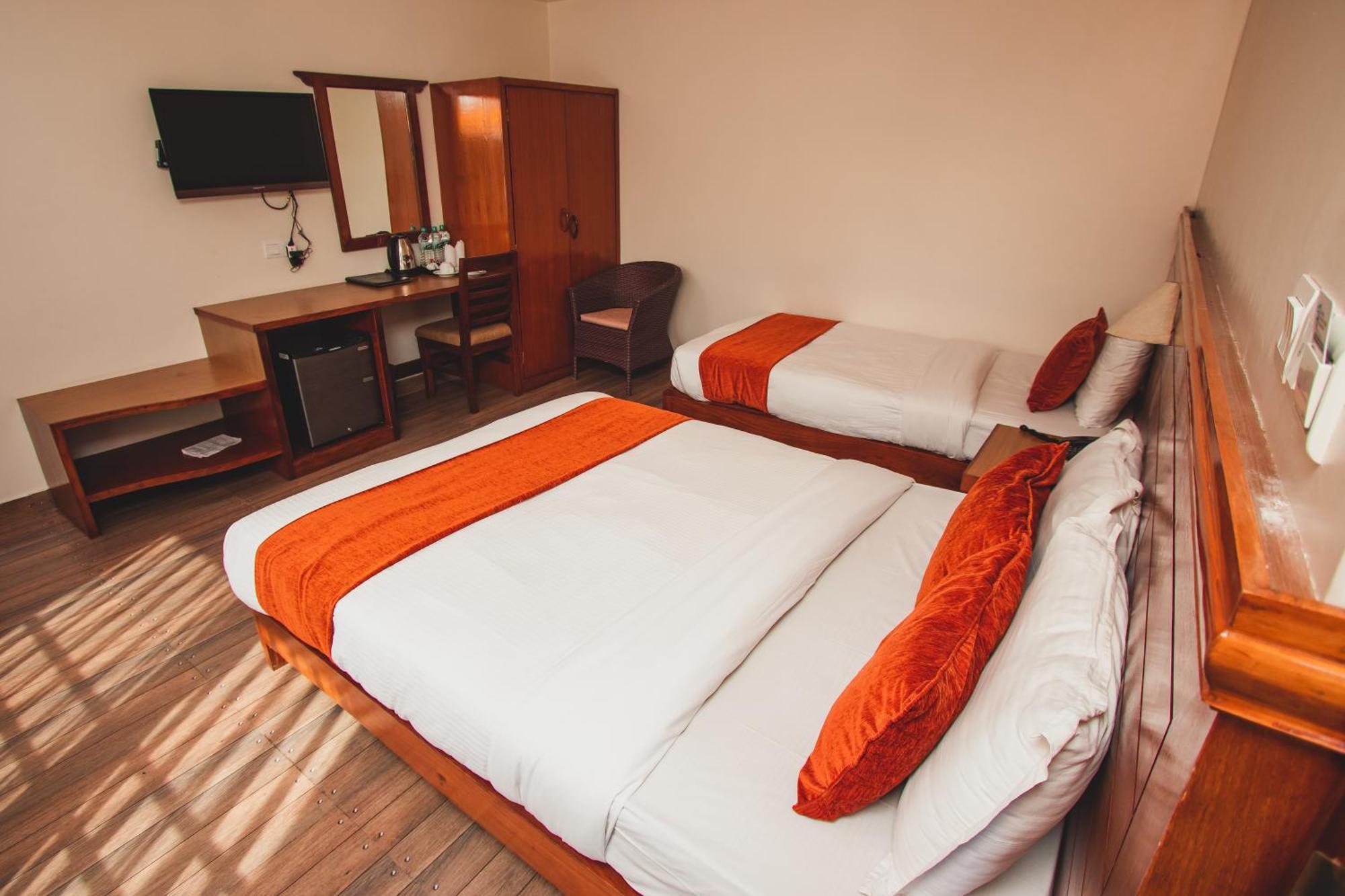 Mount View Pokhara Hotel Bagian luar foto