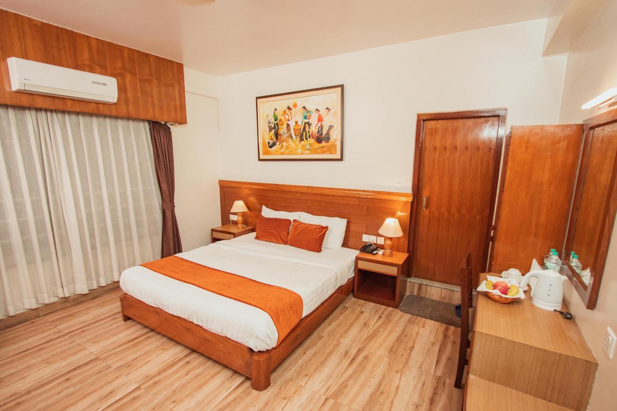 Mount View Pokhara Hotel Bagian luar foto