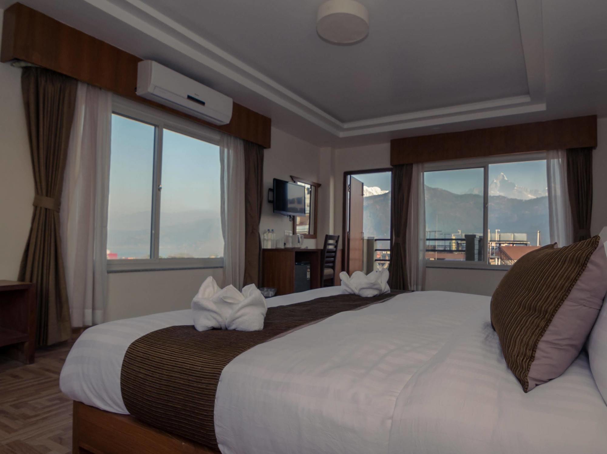 Mount View Pokhara Hotel Bagian luar foto